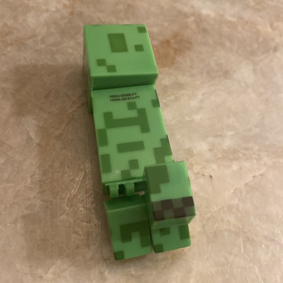 MINECRAFT character figurines with accessories. Lot of 16 assorted figures. - Picture 6 of 6